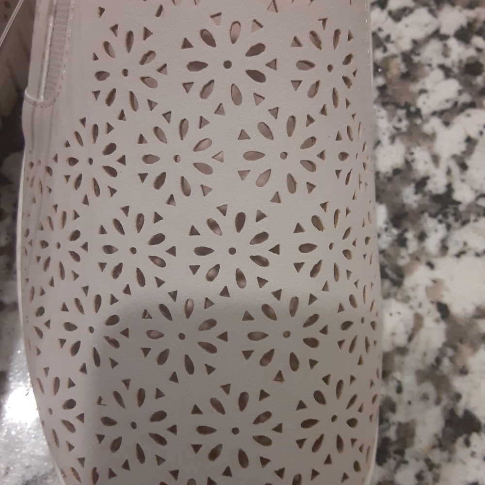 Shoes - Picture 5 of 6